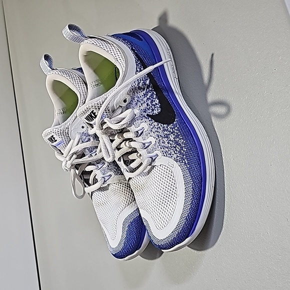 Nike white and blue size 8 athletic running shoes - Picture 1 of 7